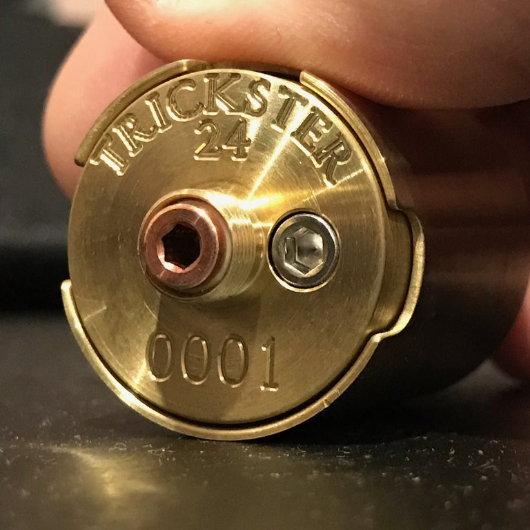 Trickster 24mm, ツー ポスト RDA by Kennedy Enterprises ** 正規品 **  (日本国内配送)